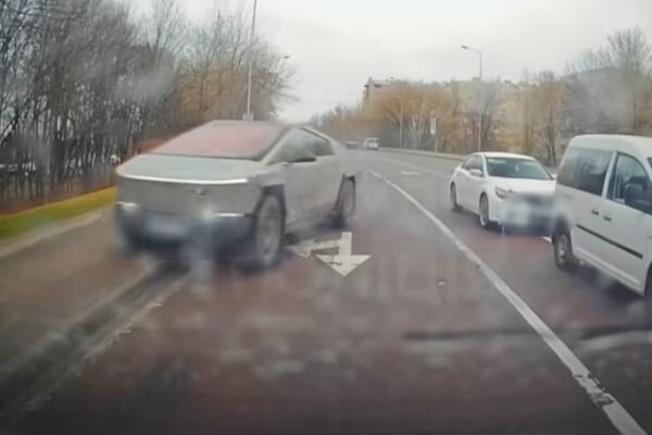 У Львові позбавлений прав водій Tesla під наркотиками втікав від патрульних (ВІДЕО)