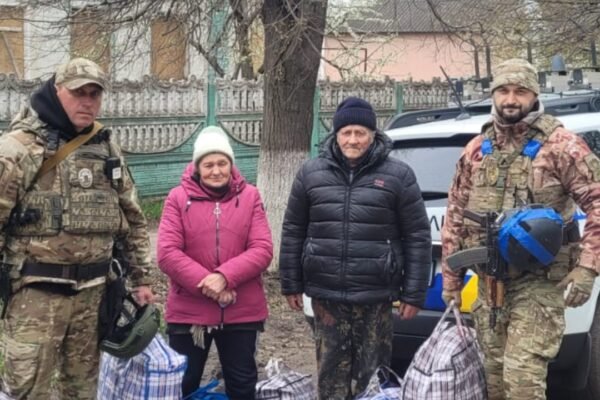На Куп’янщині правоохоронці вивезли з-під обстрілів людей