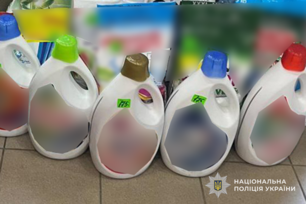 Фальсифікат під виглядом відомих брендів: На Тернопільщині викрили виробництво підробного прального порошку