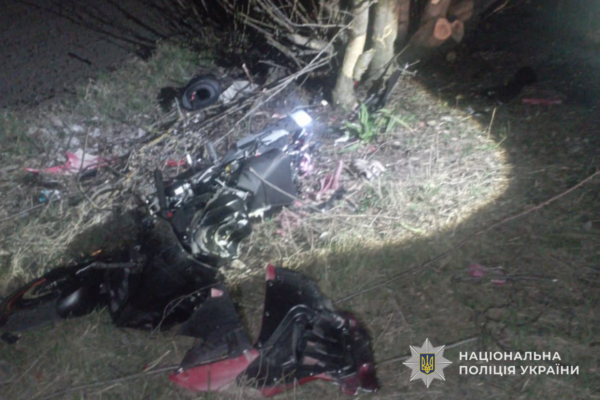 На Тернопільщині 17-річний хлопець на мотоциклі врізався у дерево і загинув