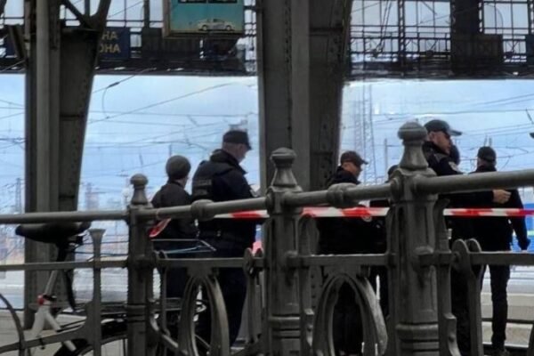 На головному залізничному вокзалі Львова загинув чоловік: Ймовірно, він вчинив самогубство, – ЗМІ