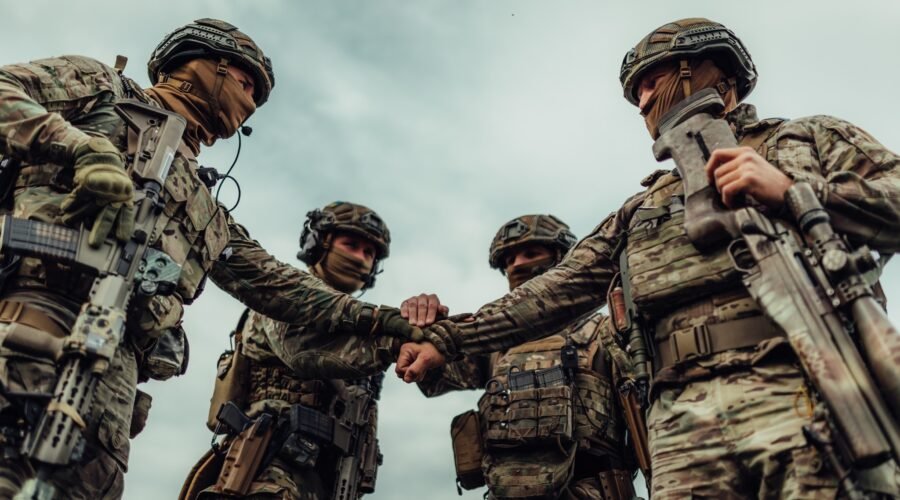 військові Україна політика опитування