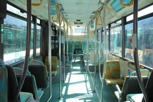 Вишгородська громада отримала автобуси від французького партнера