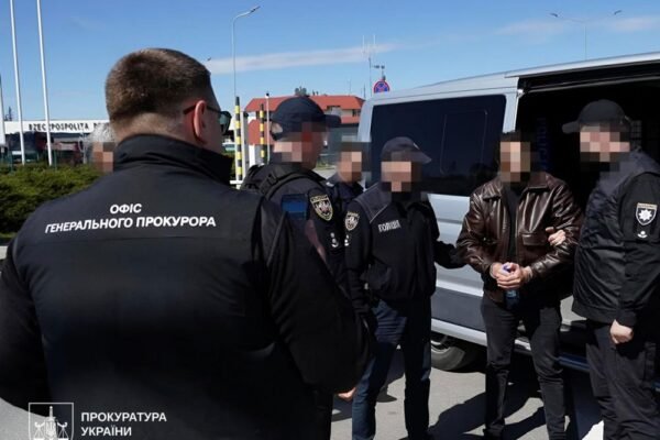 З Естонії екстрадували українця, що видурив у 50 людей гроші під приводом продажу автомобілів для ЗСУ