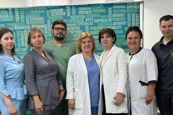 Понад 100 медиків з України зібралися у Черкасах на терапевтичний форум