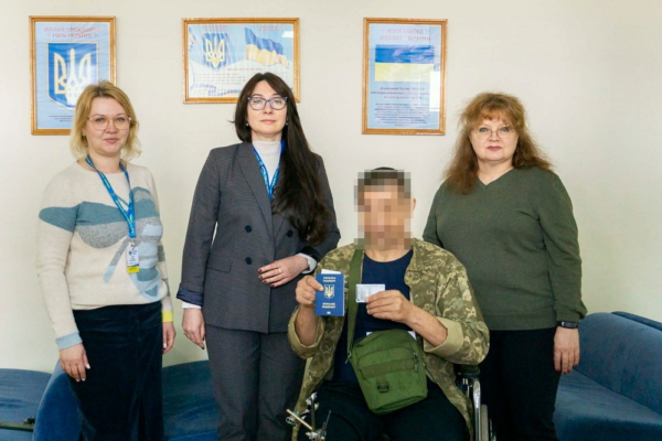 Втратив документи на фронті: У Черкасах розповіли, як терміново оформили паспорти військовому для його виїзду на лікування