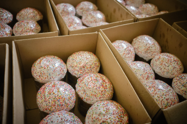 У Черкасах зібрали 5800 пасок для українських військових