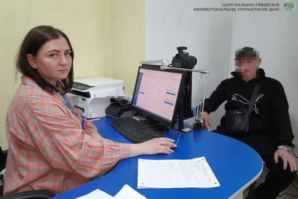 Кохання проти закону: У Черкасах іноземця зобов’язали залишити Україну через порушення міграційних правил