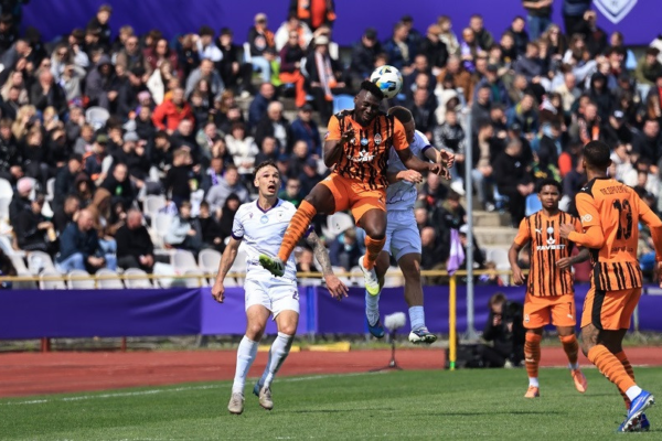 У Черкасах ЛНЗ двічі відігрався у матчі проти «Шахтаря»