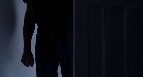 У Черкасах чоловік вдарив патрульного під час виклику медиків: Йому оголосили підозру