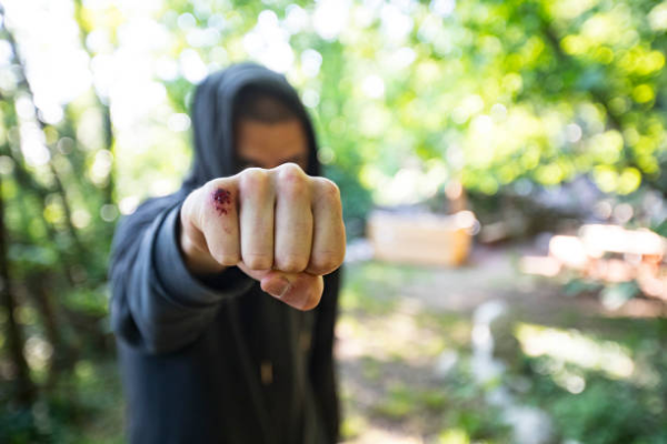 Бив руками, ногами і брусом: На Черкащині судили чоловіка, який у нетверезому стані вбив знайомого