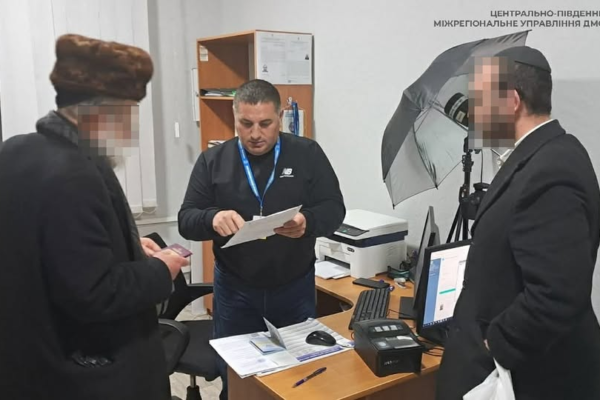 В Умані виявили іноземця, який мав три паспорти і понад місяць незаконно перебував в Україні
