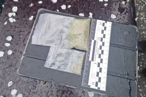 Відмовився від огляду й нервував: У водія в Черкасах знайшли підозрілі речовини