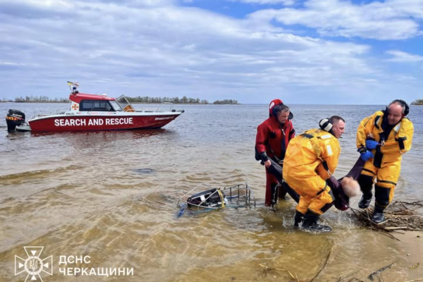 Поблизу пляжу в Черкасах рятувальники виявили тіло чоловіка