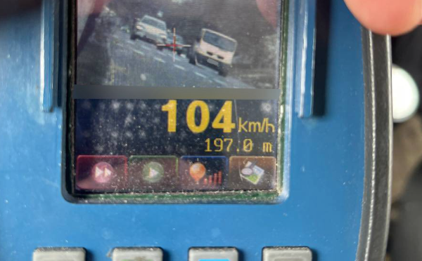 У Черкасах водій їздив зі швидкістю 104 км/год та без прав: У його авто знайшли ймовірні наркотики