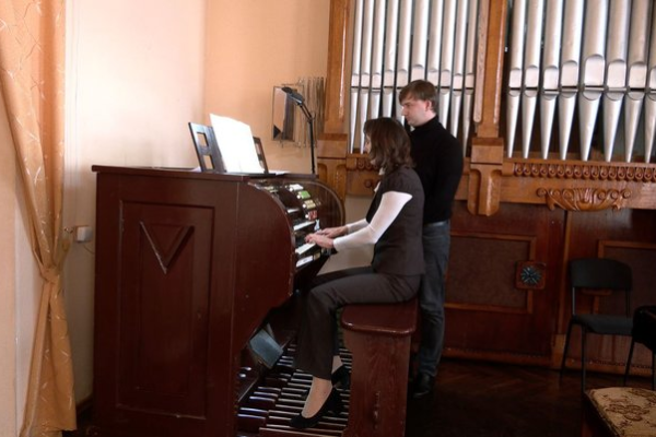 Єдиний в Україні кіноорган у музичному коледжі Черкас відзначає 100 років історії та та відродження