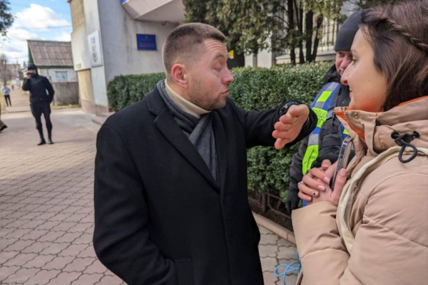 Адвокат митрополита УПЦ МП Феодосія отримав підозру за ухилення від військової служби: Слідство вважає історію з весіллям фіктивною