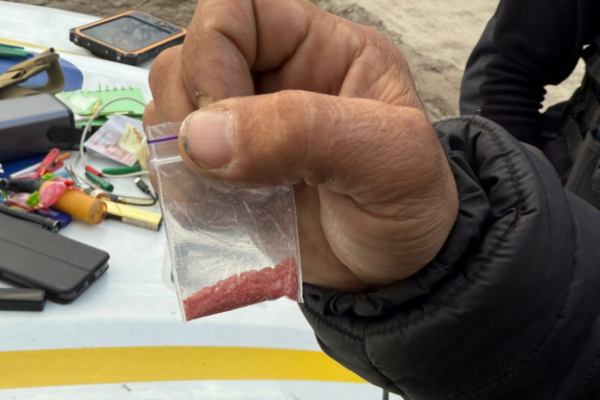 ТОРівці у Черкасах зупинили чоловіка, який нервував і уникав контакту, у нього знайшли підозрілий зіп-пакет (ФОТО)