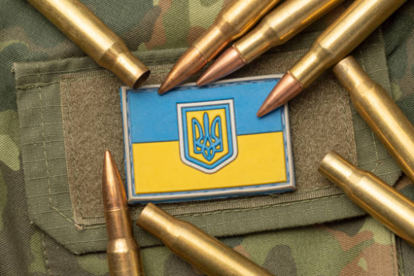 «Для захисту себе, своєї сім’ї та Батьківщини»: На Черкащині чоловік незаконно зберігав бойові гранати, пістолет та сотні патронів