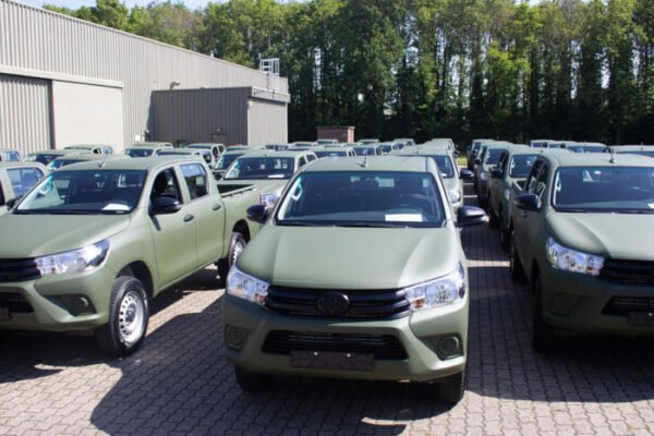 Україна отримала від Нідерландів понад 60 пікапів Toyota