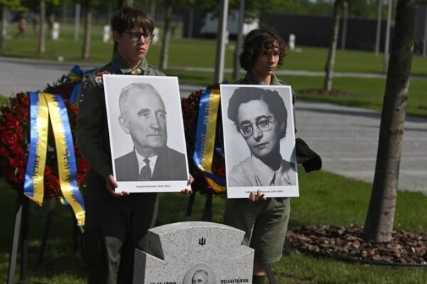 В Україні планують наступним перепоховати першого голову ОУН Коновальця, – Верещук