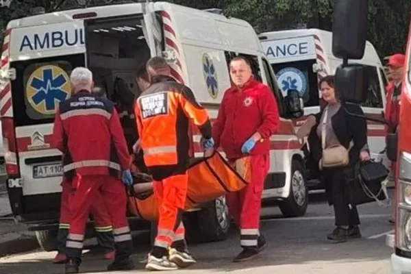 В Івано-Франківську російський дрон влучив у житловий будинок, є поранені, – ОВА