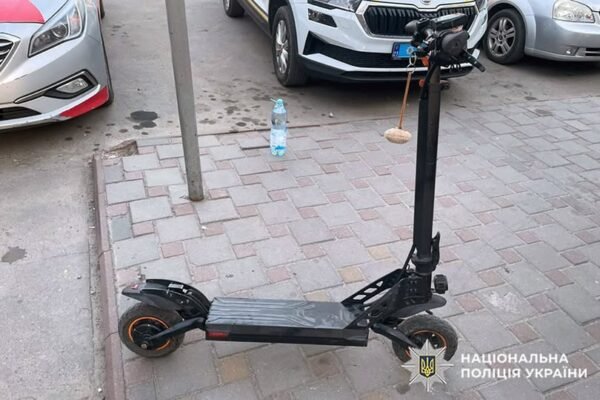 У Хмельницькому внаслідок падіння з електросамоката загинув 11-річний хлопчик