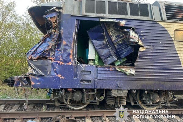Водій автокрана, який виїхав на переїзд на Львівщині, помер дорогою до лікарні