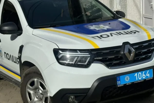 У Житомирі банда неповнолітніх тероризує мікрорайон: Напали на продуктовий із шампурами (ВІДЕО)