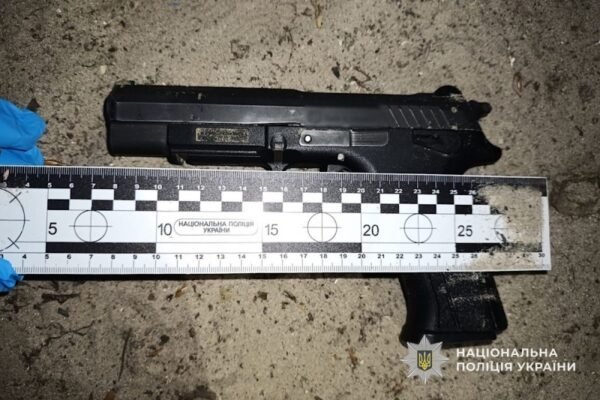 У Дніпрі чоловік почав стріляти з пістолета посеред пляжу