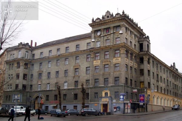 Прокуратура оскаржує рішення міськради про перебудову гуртожитку в центрі Львова на готель