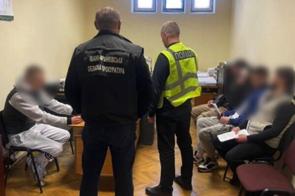 Серед потерпілих – пенсіонери та військові: На Прикарпатті кібершахраям повідомили про нові підозри