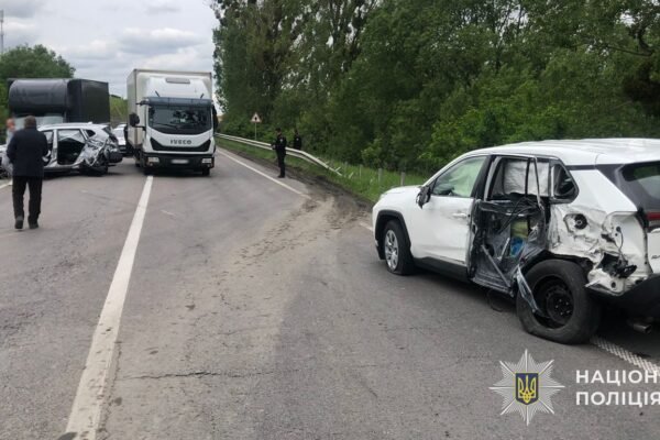 На Львівщині сталася масштабна ДТП за участі п’ятьох автомобілів (ФОТО)
