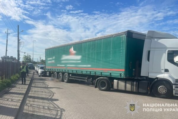 Поблизу Львова вантажівка збила на смерть літню жінку