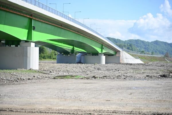 На Закарпатті завершують будівництво моста через Тису та нового пункту пропуску на кордоні з Румунією
