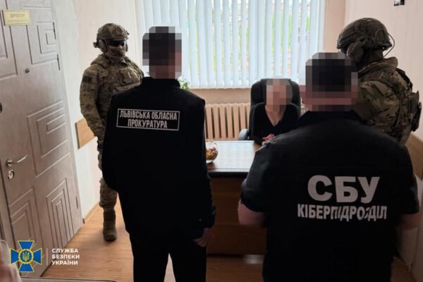 Масштабна схема ухилення від мобілізації на Львівщині: У директорки лікарні вилучили понад 14 млн грн