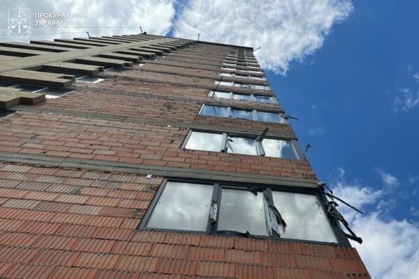 У Львові під час ремонту фасаду троє робітників упали з висоти 15 поверху і загинули (ФОТО)