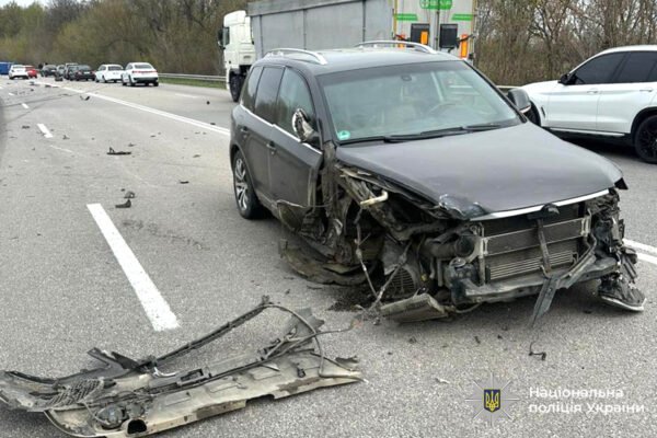 ДТП на Вінниччині: Позашляховик зіткнувся із рейсовим автобусом