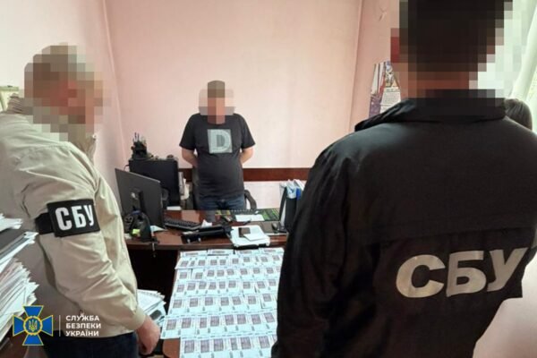 На Львівщині на хабарі викрили посадовця Укрзалізниці