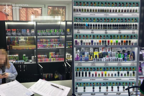 У Львові та області викрили мережі незаконного збуту контрафактних електронок та рідин до вейпів