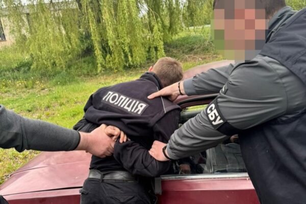 На Тернопільщині оперативника поліції спіймали на хабарі за «невідкриття» справи