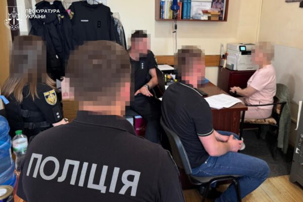 У Львові затримали стоматолога однієї з поліклінік, який, утікаючи від правоохоронців, збив автівкою поліцейського