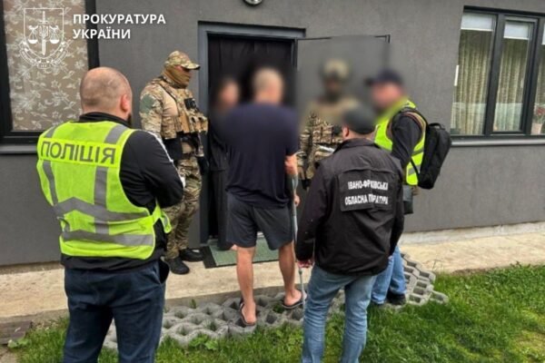 Забрали 9 млн грн: На Прикарпатті затримали учасників розбійної групи, які побили та пограбували підприємця