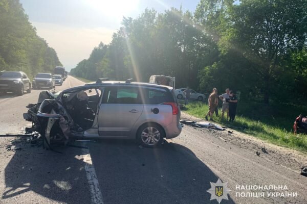 На Львівщині у кривавій ДТП загинули три людини (ФОТО)