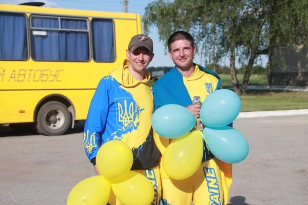 На Тернопільщині зустріли двох братів, які повернулися з російського полону (ФОТО)