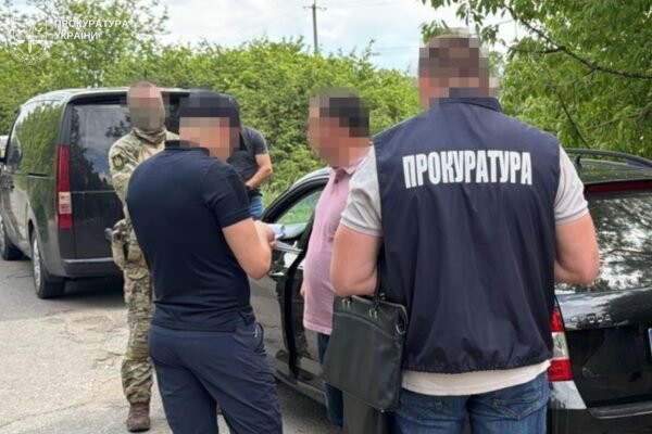Обіцяв «закрити справу» щодо СЗЧ і зняти з розшуку: На хабарі 9 тис. дол. затримали ужгородського адвоката