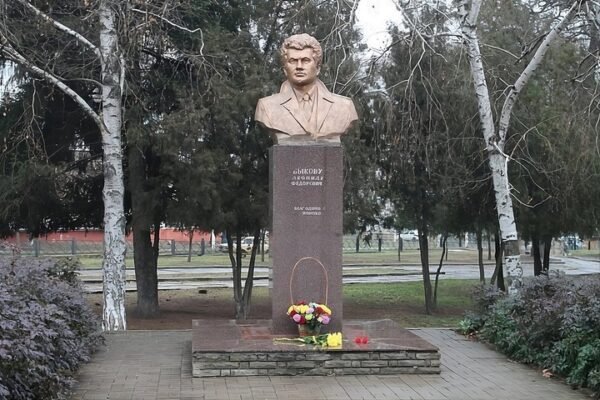 У Краматорську на Донеччині планують евакуювати пам’ятники Шевченку, Бикову та ліквідаторам ЧАЕС (ФОТО)