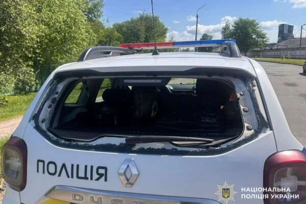Російський дрон атакував автомобіль поліції у Чернігівській області (ФОТО)