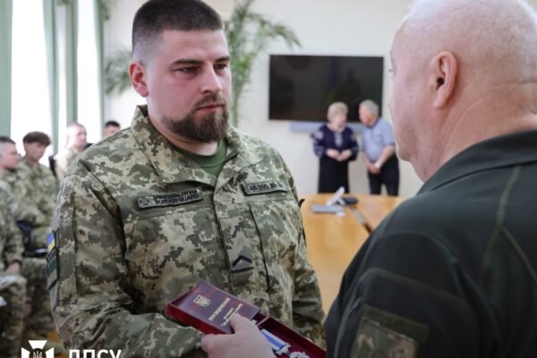 У ДПСУ нагородили 20 прикордонників за захист країни (ФОТО)