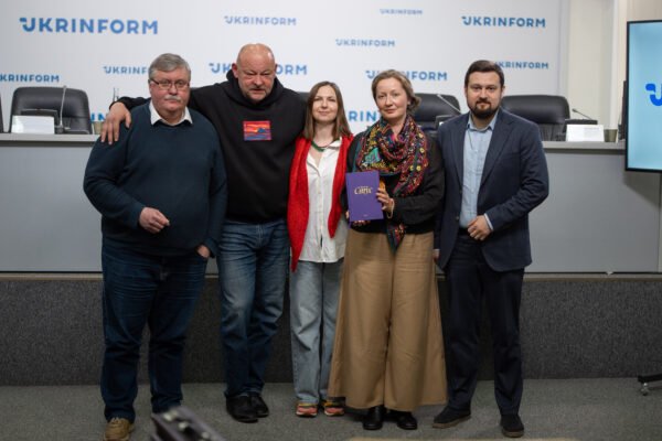 У Києві презентували перший том Повного зібрання творів Василя Стуса: Видання ексклюзивно доступне в мережі книгарень «Сенс»